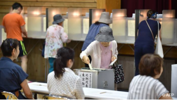 picture1 aging democracy